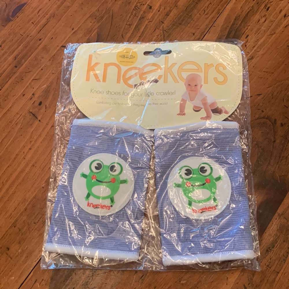 New Ah Goo Baby Kneekers - Baby Knee Pads - blue with frog NWT